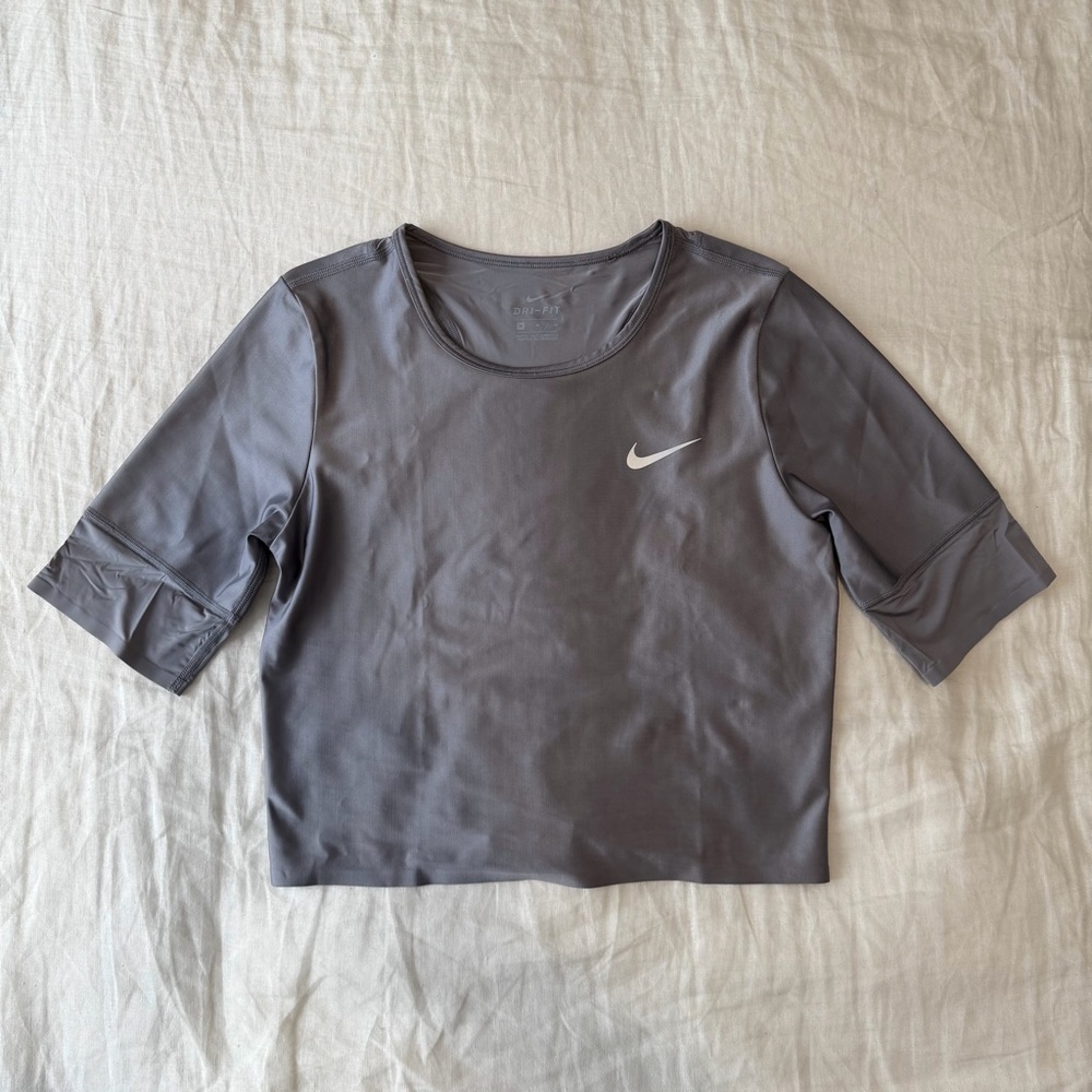 Nike Gray Short Sleeve Athletic Crop Top with White Swoosh